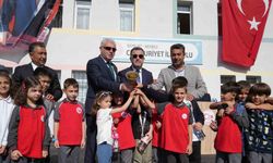 13 bin 500 öğrencinin ders başı yaptığı Bayburt’ta yeni eğitim öğretim yılı renkli görüntülerle başladı