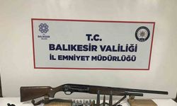 Bandırma’da çok sayıda ruhsatsız silah ele geçirildi