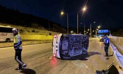 Burdur’da bordür taşına çarpan otomobil devrildi, sürücü olay yerinden kaçtı