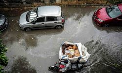 İstanbul’da aniden bastıran sağanak vatandaşlara zor anlar yaşattı