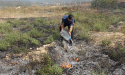 Kırklareli’nde otluk alanda yangın: Polis ekipleri bidonlarda söndürmeye destek verdi