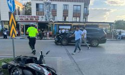 Manisa’da motosiklet ile cipin çarpışma anı kamerada: 2 yaralı