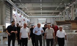 Mobilya fabrikasında ki çalışmaları inceledi