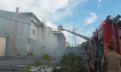 Beylikdüzü'nde fabrikada çıkan yangın söndürüldü