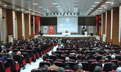 Erzincan’da “Peygamberimiz ve Şahsiyet İnşası” konulu konferans düzenlendi