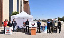 Kars’ta polis üniversite öğrencilerini bilgilendiriyor