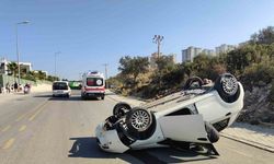 Kuşadası’nda takla atıp, ters dönen otomobildeki sürücü yaralandı