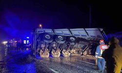 Malatya’da maden yüklü tır devrildi: 1 yaralı