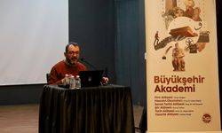 Edebiyatçı Güray Süngü Büyükşehir Akademi’de gençlerle buluştu