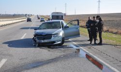 Kırklareli'nde bariyere çarpan otomobilin sürücüsü yaralandı