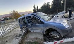 Sakarya'da otomobil ile hafif ticari araç çarpıştı, 5 kişi yaralandı