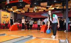 Bowlingde dereceye giren gençler ödüllendirildi