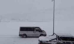 Hakkari’de kar kalınlığı 30 santimetreye ulaştı