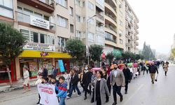 Manisa’da çocuklar hakları için yürüdü