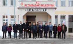 Vali Aydoğdu, Altınbaşak Belediyesini ziyaret etti