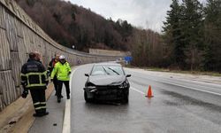 Bursa'nın otomobilin istinat duvarına çarptığı kazada bir kişi yaralandı