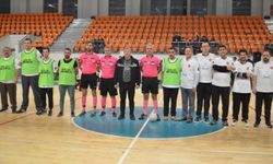 Kocaeli'de protokol üyeleri ile engelli bireyler futsal maçı yaptı