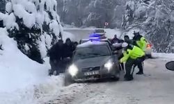 Bursa’da karlı yolda vatandaşlar mahsur kaldı