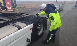 Kars’ta jandarmadan kış lastiği denetimi