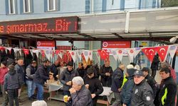 Polislerin hayrına camii cemaati ve öğrencilere ikramda