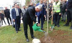 Sağlık Bakanı Prof. Dr. Kemal Memişoğlu, Bilecik’te fidan dikti