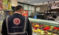 Ticaret Bakanlığı ekipleri İzmir’de market ve pastaneleri denetledi