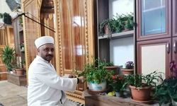 Tokatlı imam cami içini çiçek bahçesine çevirdi