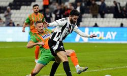 Trendyol Süper Lig: Beşiktaş: 1 - Corendon Alanyaspor: 1 (İlk yarı)