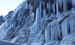 Tunceli’de ’Ağlayan Kayalar’ dondu