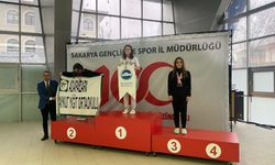 Kobaş Yüzme sporcuları okulları için mücadele ediyor