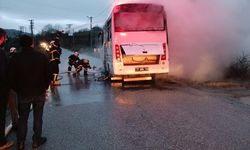 Yalova'da muhtarlığa ait öğrenci servisi yandı