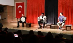 İzmir Çiğli’de şiir ve türkü rüzgarı esti