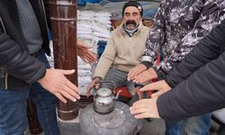 Erzincan’da dondurucu soğuklar pazar esnafına soba kurdurdu