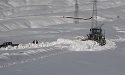 Muş’ta kar yağışı ve tipi nedeniyle kapanan köy yolları ulaşıma açıldı