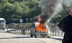 Seyir halindeki araç alev topuna döndü