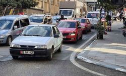 Tekirdağ’da dar sokaklarda trafik çilesi