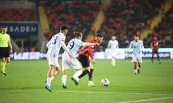 Trendyol Süper Lig: Gaziantep FK: 1 - Adana Demirspor: 0 (İlk yarı)