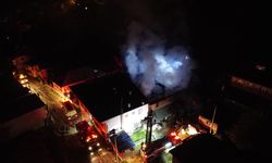 Bilecik'te samanlıkta başlayıp 3 katlı eve sıçrayan yangın söndürüldü