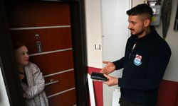 Yalova'da temizlik görevlilerinin bulduğu cüzdan sahibine teslim edildi
