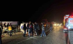 Adıyaman’da otomobil U dönüşü yapan tıra çarptı: 1 ölü, 1 yaralı