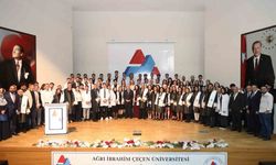 AİÇÜ tıp fakültesi öğrencileri beyaz önlük giydi