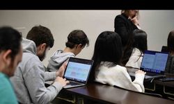 Bahçeşehir Üniversitesi’nde yapay zeka destekli chatbotlarla "Bilişim Girişimciliği" dersi