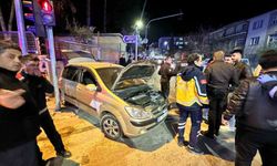 Burdur’da kamyonet ile otomobil çarpıştı: 1 yaralı