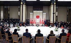 Cumhurbaşkanı Erdoğan: "Nasıl ki FETÖ’ye, terör örgütlerine, bilumum marjinal yapılara kaptıracak evladımız yoksa siyaset tüccarlarının ihtiraslarına kurban edeceğimiz tek bir gencimiz de yoktur"