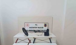 Define bulmak için kaçak kazı yapan 2 şahıs yakalandı