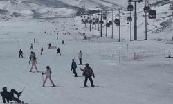 Erciyes’e kar yağdı, sezon uzadı