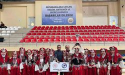 Gazimihal Ortaokulu Halk Oyunları Ekibi, il birincisi oldu