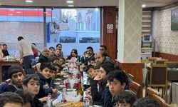 Hafızlık öğrencilerine anlamlı iftar yemeği