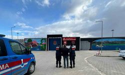Hırsızlık suçundan aranan şahsı jandarma yakaladı