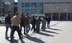 Kilis’te evde bin 82 gram esrar bulundu: 5 gözaltı
